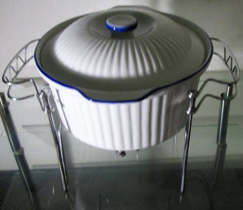 This expanding pot stand easily accommodates a range of shapes and sizes