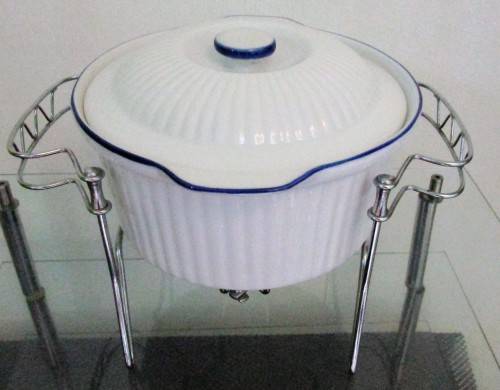 This expanding pot stand easily accommodates a range of shapes and sizes