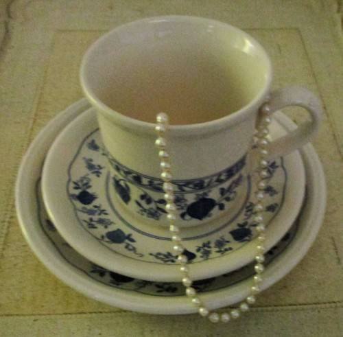 A STUNNING STAFFORDSHIRE TABLEWARE ENGLAND COFFEE TRIO LOVE THE BLUE DESIGN
