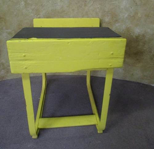 A FANTASTIC VINTAGE STEEL & WOODEN SCHOOL DESK WITH SPACE FOR THE INK POT -