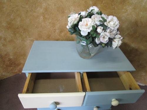 A AWESOME CHALK PAINTED CHEST OF DRAWERS WITH 5 DRAWERS