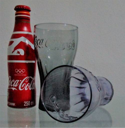 TWO BEAUTIFUL COCA COLA GLASES - STUNNING COLLECTORS ITEM - BID PER EACH