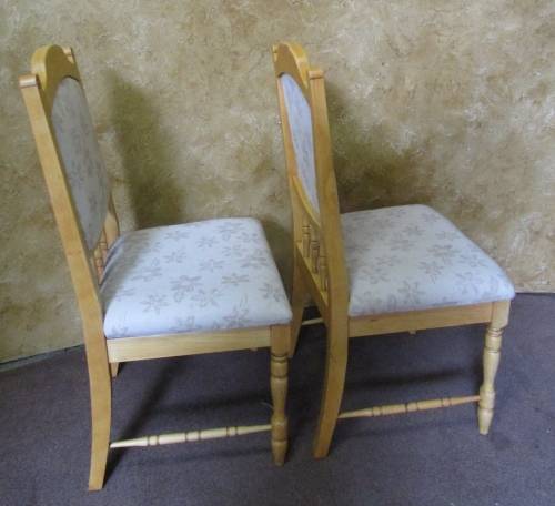 TWO GORGEOUS OAK DINING ROOM CHAIRS BEAUTIFUL UPHOLSTERY STUNNING CHAIRS - BID PER EACH