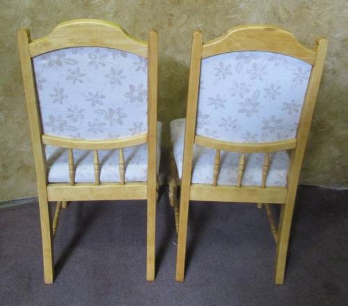 TWO GORGEOUS OAK DINING ROOM CHAIRS BEAUTIFUL UPHOLSTERY STUNNING CHAIRS - BID PER EACH