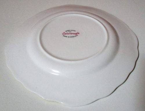 A STUNNING BONE CHINA PORCELAIN SIDE PLATE BY COLCLOUGH MADE IN ENGLAND