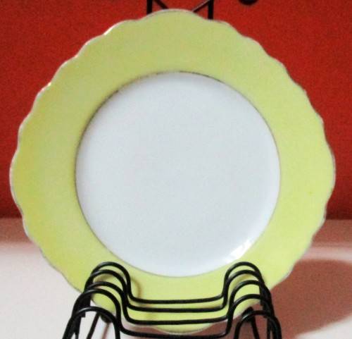A STUNNING BONE CHINA PORCELAIN SIDE PLATE BY BOUQUET - HAND PAINTED