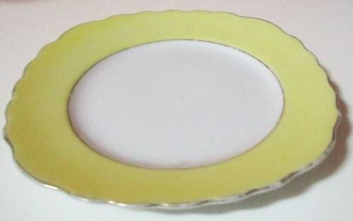 A STUNNING BONE CHINA PORCELAIN SIDE PLATE BY BOUQUET - HAND PAINTED