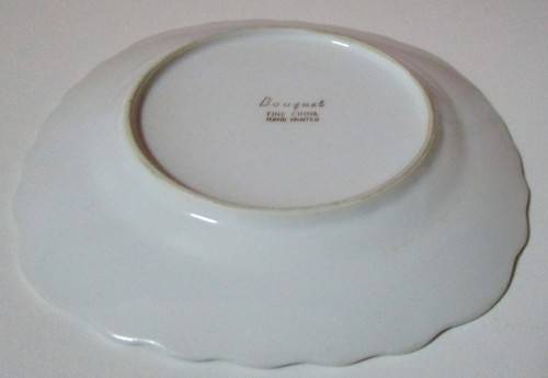 A STUNNING BONE CHINA PORCELAIN SIDE PLATE BY BOUQUET - HAND PAINTED