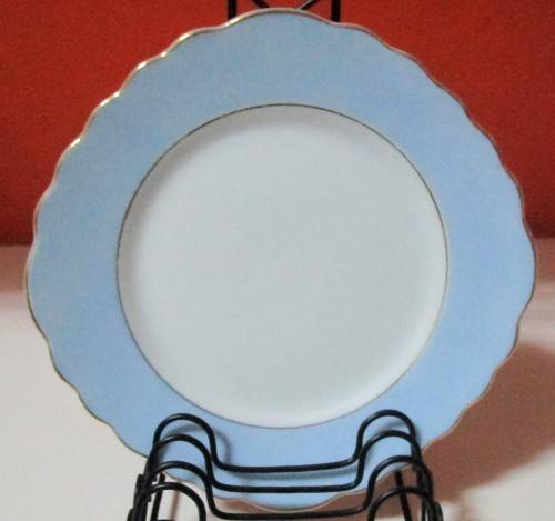 A STUNNING BONE CHINA PORCELAIN SIDE PLATE BY BOUQUET - HAND PAINTED