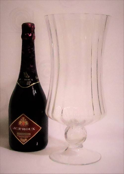 A MAGNIFICENT LARGE TALL GLASS VASE ON A WINE GLASS STEM STUNNING DETAIL