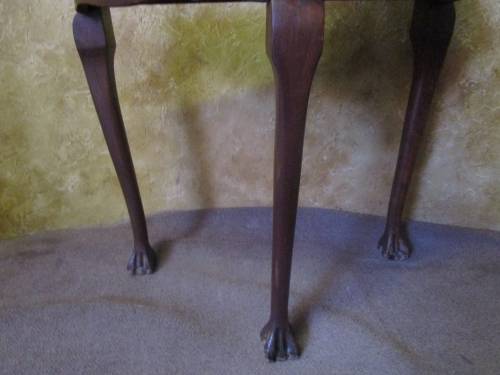 A BEAUTIFUL VINTAGE BALL & CLAW IMBUIA HALF MOON DISPLAY/OCCASIONAL TABLE. GORGEOUS IN AN ENTRANCE!!