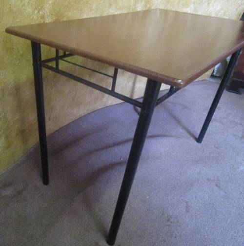 A CUTE FOUR SEATER TABLE AND CHAIRS FOR A SMALLER ROOM ONE BID FOR ALL