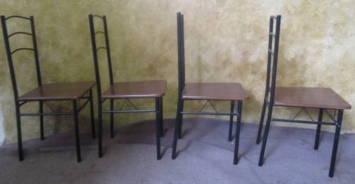 A CUTE FOUR SEATER TABLE AND CHAIRS FOR A SMALLER ROOM ONE BID FOR ALL