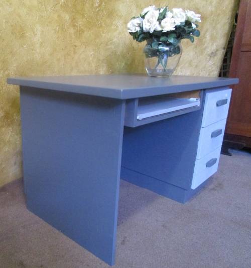 SETTING UP A NEW OFFICE? LOVLEY CHALK PAINTED DESK