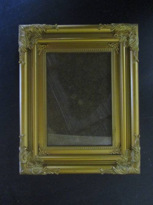 A VERY ELGANT GILDED STYLE FRAME IN GOOD CONDITION 20CM X 25CM X 2CM