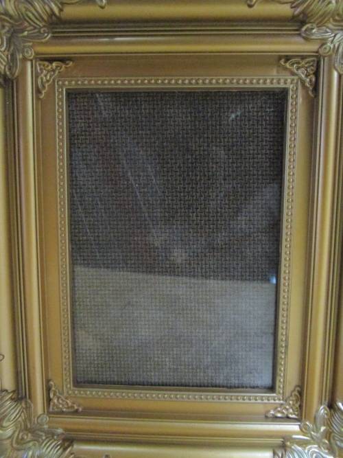 A VERY ELGANT GILDED STYLE FRAME IN GOOD CONDITION 20CM X 25CM X 2CM