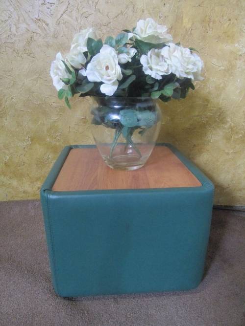 A GORGEOUS VINTAGE RETRO SIDE TABLE/AUTOMANN IN GOOD CONDITION