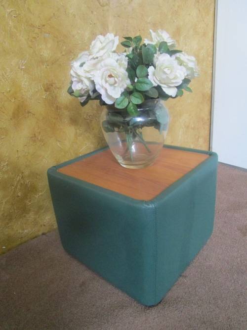 A GORGEOUS VINTAGE RETRO SIDE TABLE/AUTOMANN IN GOOD CONDITION