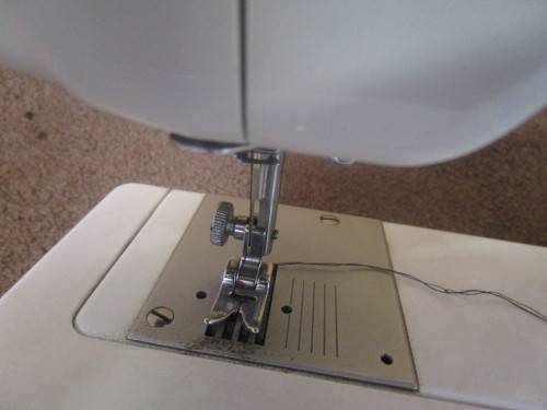 EMPISAL CELEBRITY 550 SEWING MACHINE 27 STITCH FUNCTION LOOK AS GOOD AS NEW