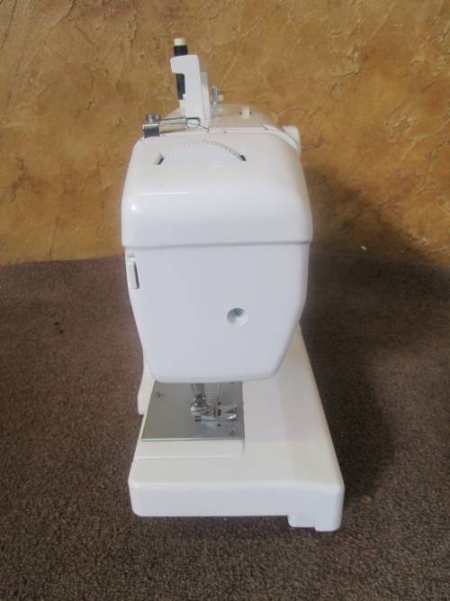 EMPISAL CELEBRITY 550 SEWING MACHINE 27 STITCH FUNCTION LOOK AS GOOD AS NEW