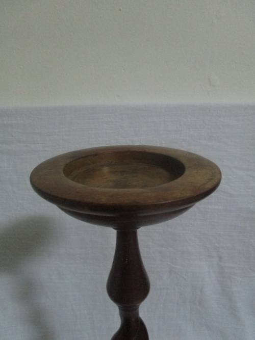 A ELEGANT SOLLID WOOD BARLEY TWIST ASTRAY STAND
