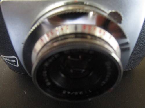 A VINTAGE BALDA CAMERA IN THE ORIGINAL CASING - NOT TESTED