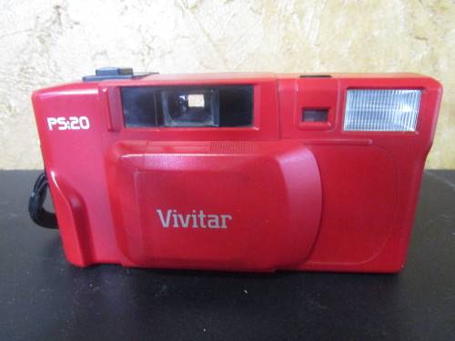 A VIBRANT RED VIVITAR CAMERA NOT TESTED