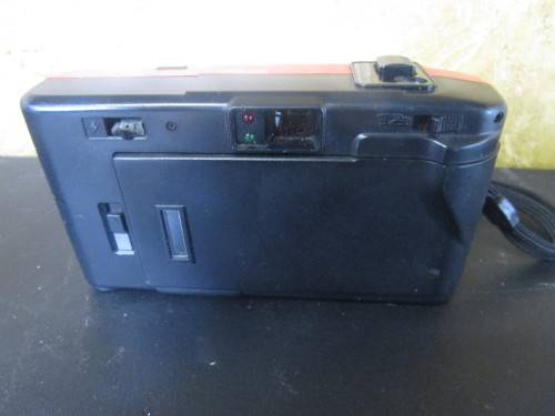 A VIBRANT RED VIVITAR CAMERA NOT TESTED