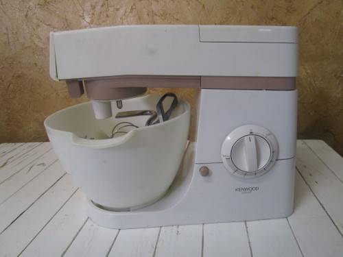 A MARVELOUS KENWOOD CHEFF WITH ALL THE MIXER ATTACHMENTS - TESTED & WORKING
