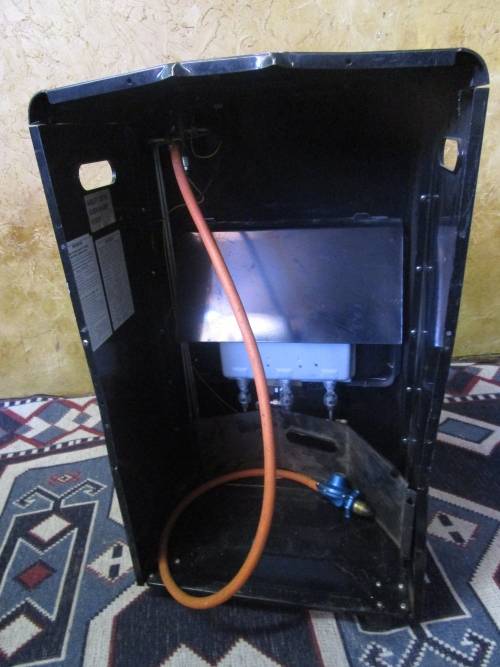 WINTER AROUND THE CORNER - DO YOU NEED A GASS HEATER. GOLDAIR - TESTED AND WORKING