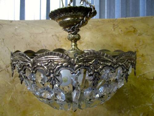 WOW ABSOLUTELY MARVELOUS ANTIQUE CRYSTAL CHANDELIER WITH THREE LIGHT FITTINGS