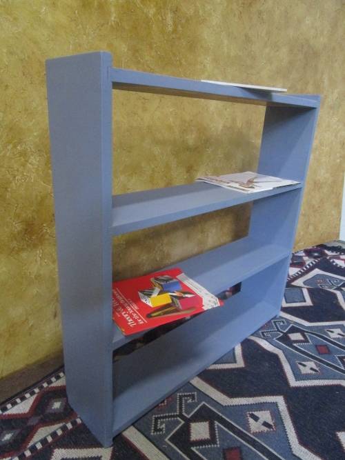 A CUTE CHALK PAINTED SHELF - STUNNING PIECE