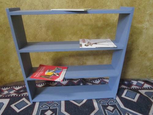 A CUTE CHALK PAINTED SHELF - STUNNING PIECE