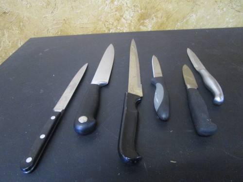 JOB LOT OF SHARP KITCHEN KIFES ON BID FOR ALL!!!!!!