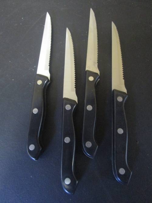 JOB LOT OF STEAK KNIFES ON BID FOR ALL!!!!!!