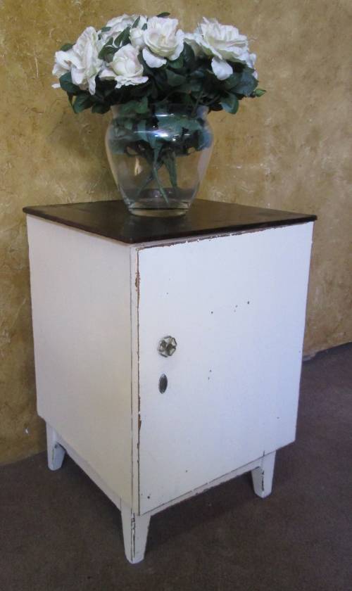 A VERY TRENDY SHABBY CHIC BEDSIDE CABINET WITH ONE DRAWER WORN OVER THE AGES