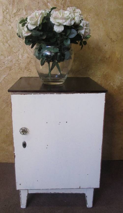 A VERY TRENDY SHABBY CHIC BEDSIDE CABINET WITH ONE DRAWER WORN OVER THE AGES