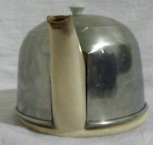 A COLLECTABLE HEAT MASTER / STAY HOT TEA/COFFEE POT - LOVLEY VINTAGE & SHABBY CHIC DECOR
