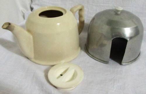 A COLLECTABLE HEAT MASTER / STAY HOT TEA/COFFEE POT - LOVLEY VINTAGE & SHABBY CHIC DECOR