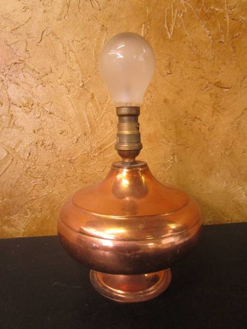 A MARVELOUS VINTAGE/ ANTIQUE COPPER TABLE LAMP TESTED AND WORKING
