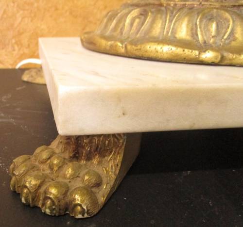 STYLISH & ELEGANT A XL RESIN CASTED DETAILED VICTORIAN STYLE LAMP ON A MARBLE BASE