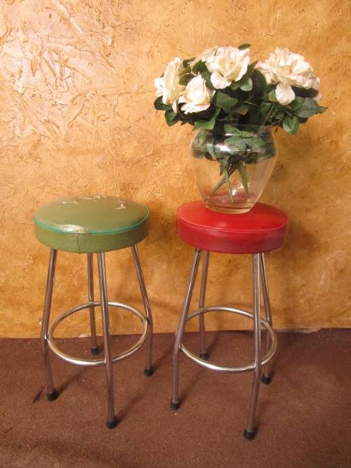 WOW TWO RETRO CHIC VINTAGE STOELS DINER STYLE - BID PER EACH