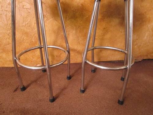 WOW TWO RETRO CHIC VINTAGE STOELS DINER STYLE - BID PER EACH