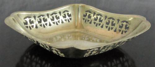A GORGEOUS SILVER PLATED BON BON DISH MARKED Emdee PLATE EPNS - MADE IN ENGLAND