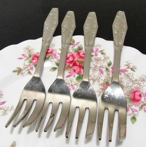 FOUR MARVELOUS NOVALUX PLATE HOLLAND CAKE FORKS - BID PER EACH