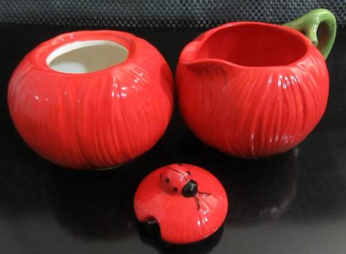Make tea a real treat with this red Ladybird milk creamer & sugar bowl. This beautiful & classic