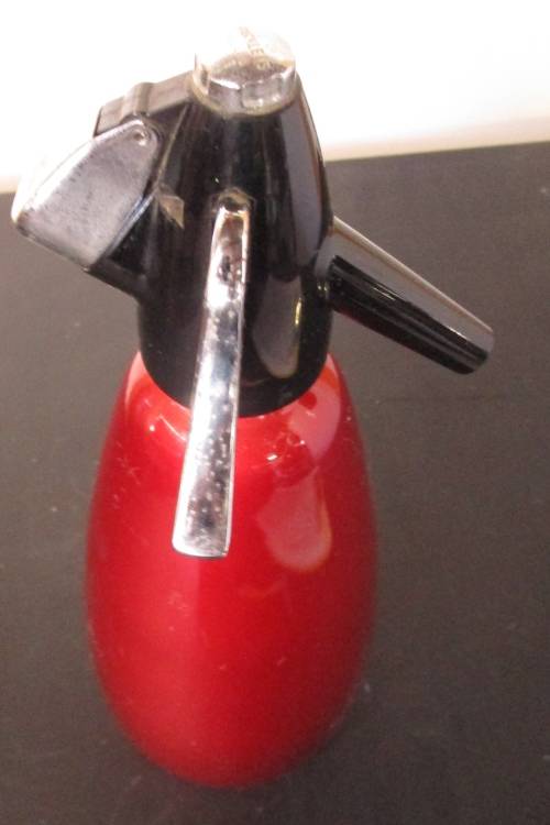 Great vintage BOC seltzer bottle, in great vintage condition. MADE IN ENGLAND