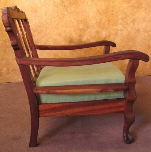 A MARVELOUS SINGLE SEATER SOLID IMBUIA COUCH/CHAIR MANUFACTURED BY STRONGBOW JHB