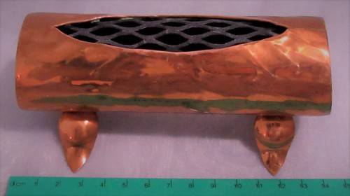 A GORGEOUS VINTAGE/ANTIQUE FOOTED FLOWER ARRANGEMENT VASE
