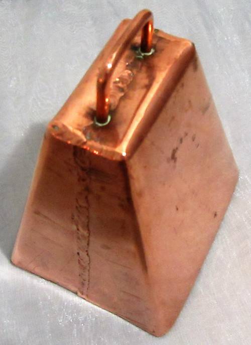 A STUNNING FIND A ANTIQUE COPPER COW BELL WITH THE RINGER